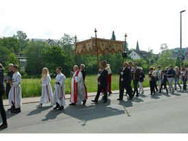 Bittprozession um den Kleinen Berg an Pfingstmontag (Foto: Karl-Franz Thiede)
